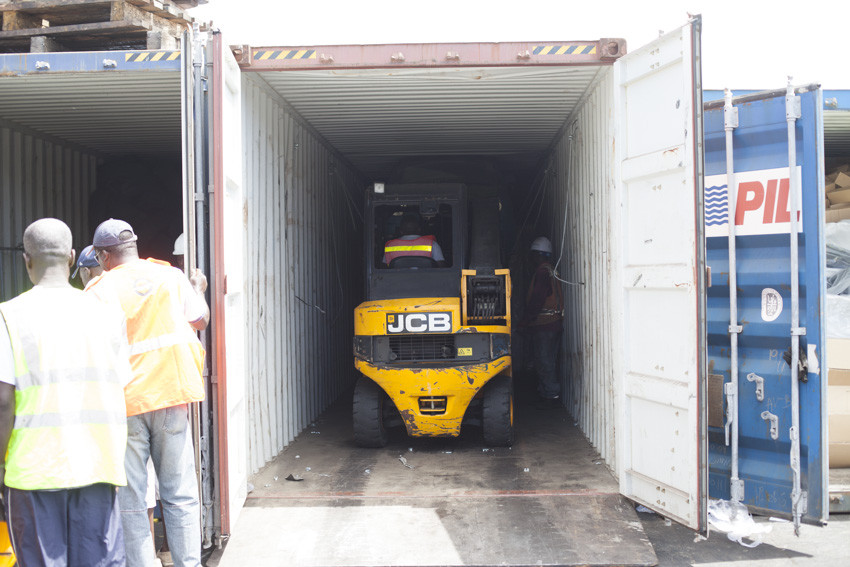 JCB Teletruk safe and simple container unstuffing